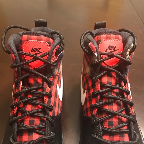 women's nike plaid shoes